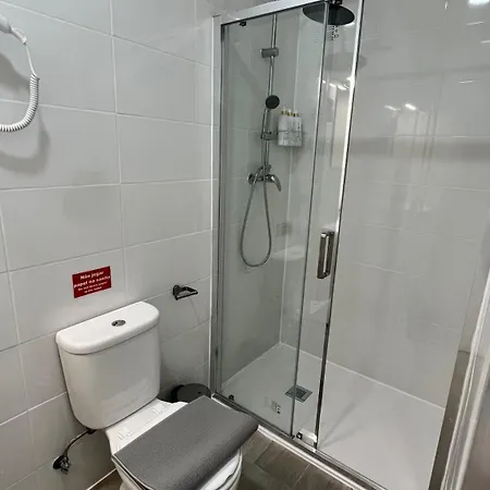 Quartos - Luciano Cordeiro 3 Andar * ליסבון