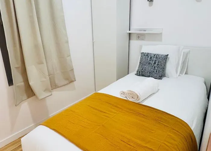 Quartos - Luciano Cordeiro 3 Andar * Lisboa